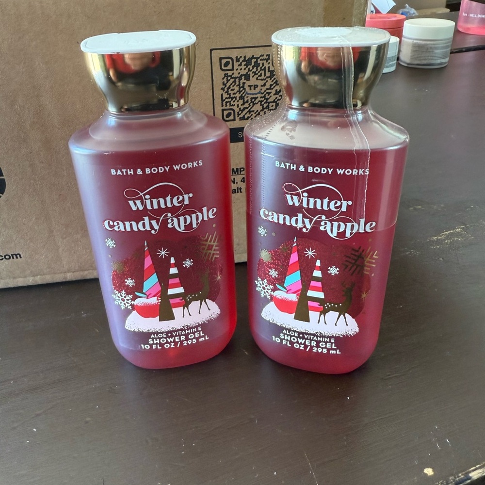 Bath & Body Works Winter Candy Apple Shower Gel - Festive Red 2 bundle
